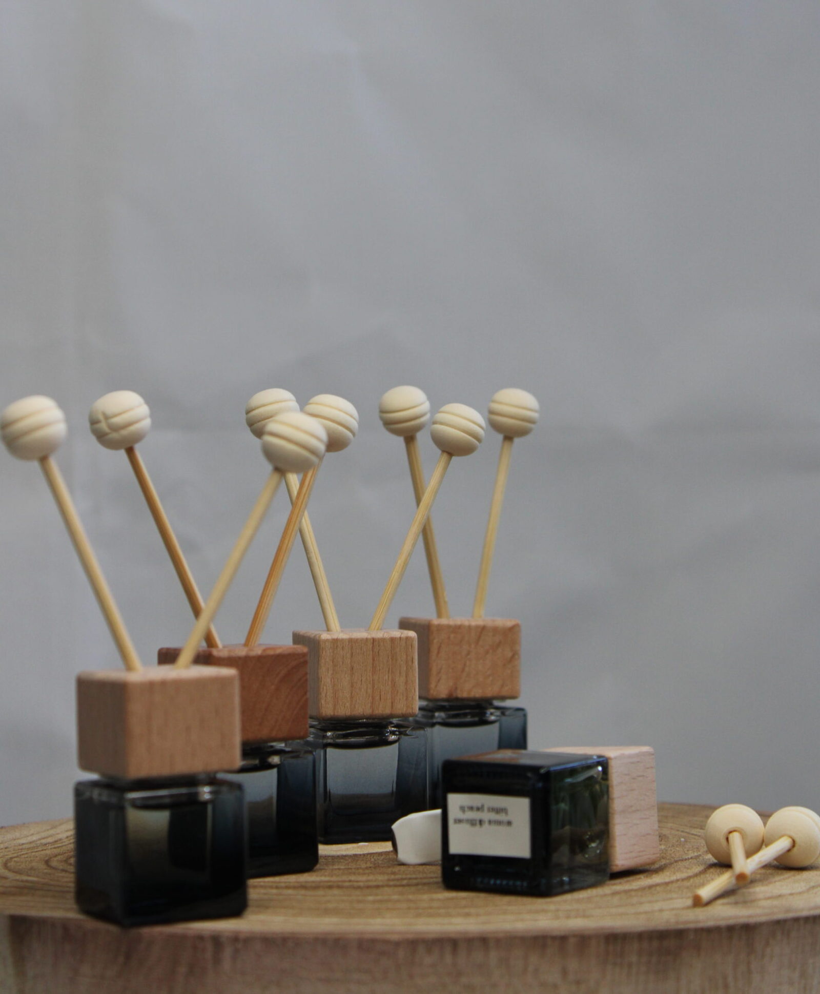 Diffusor Auto-Duftdiffusor mit Holzstäbchen – Clip-On Lüftungsduftspender | Handgemacht | IFRA-zertifizierte Düfte