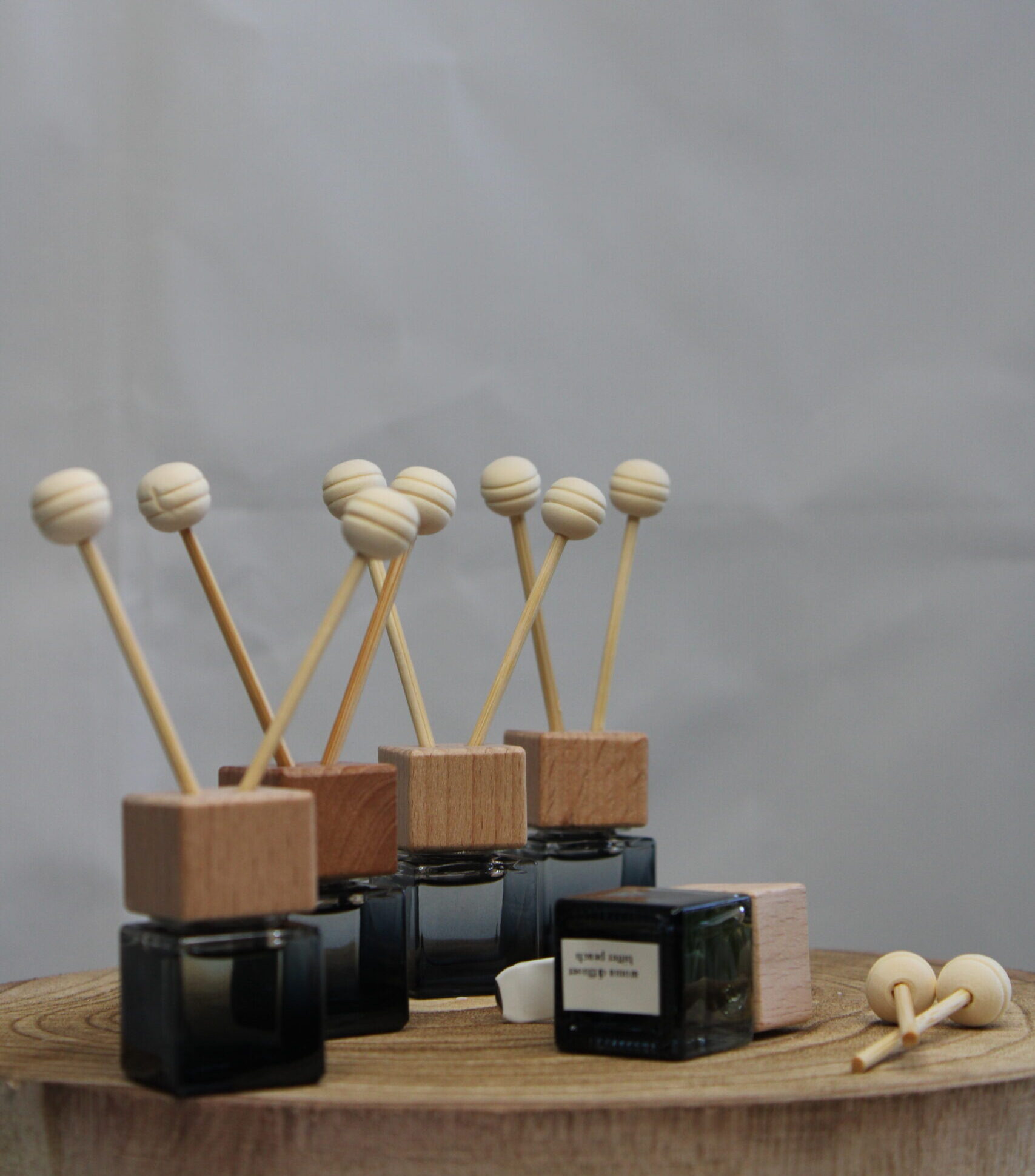 Auto-Duftdiffusor mit Holzstäbchen – Clip-On Lüftungsduftspender | Handgemacht | IFRA-zertifizierte Düfte