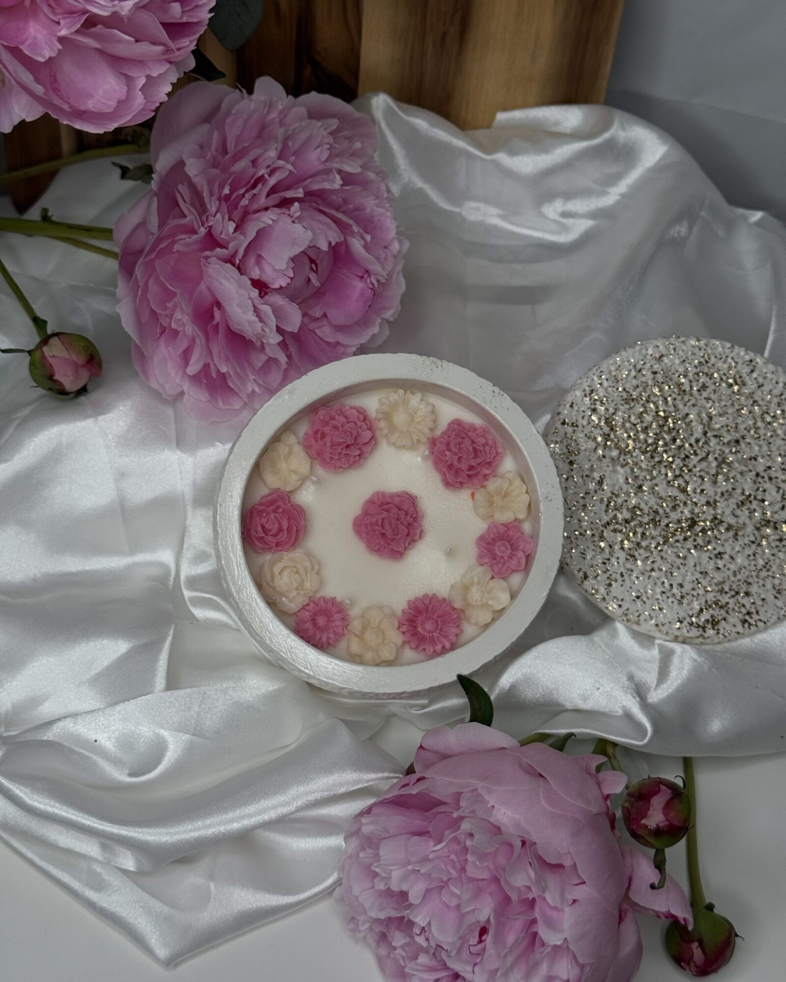 gipskerze mit sojawachs blumen u. deckel